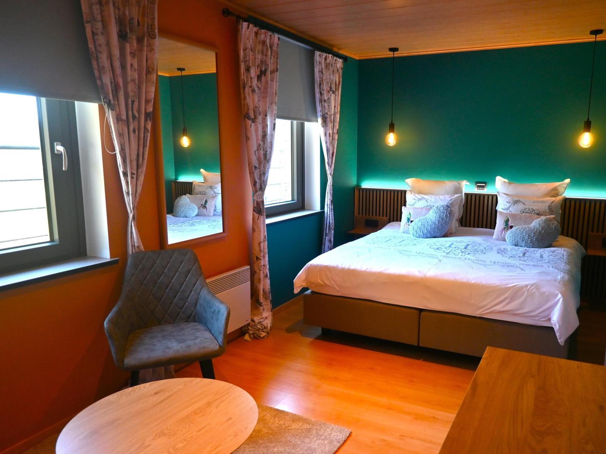 Hotel Au Coeur de Lacuisine Florenville Extérieur photo