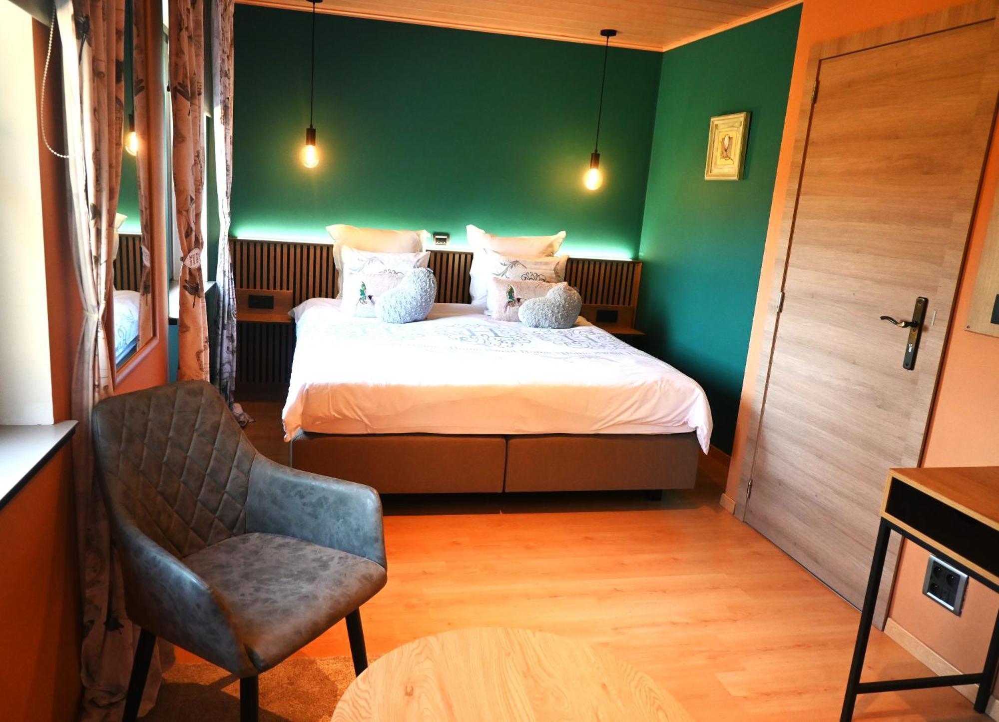 Hotel Au Coeur de Lacuisine Florenville Extérieur photo